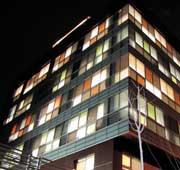 دفتر مرکزی شرکت گلدیران - شفافیت و رنگ