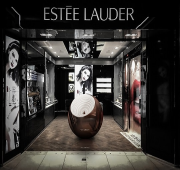 طراحی استند Estee Lauder